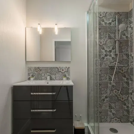 Confort Moderne Au Pied Du Front De Appartement *